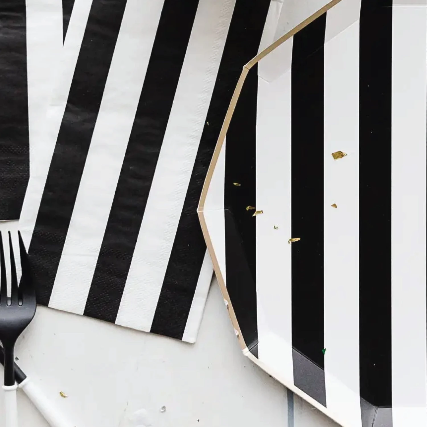 Black Noir Cabana Paper Guest Towels 20ct - Image 2